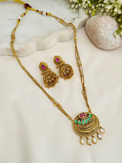 Tvesha pendant set