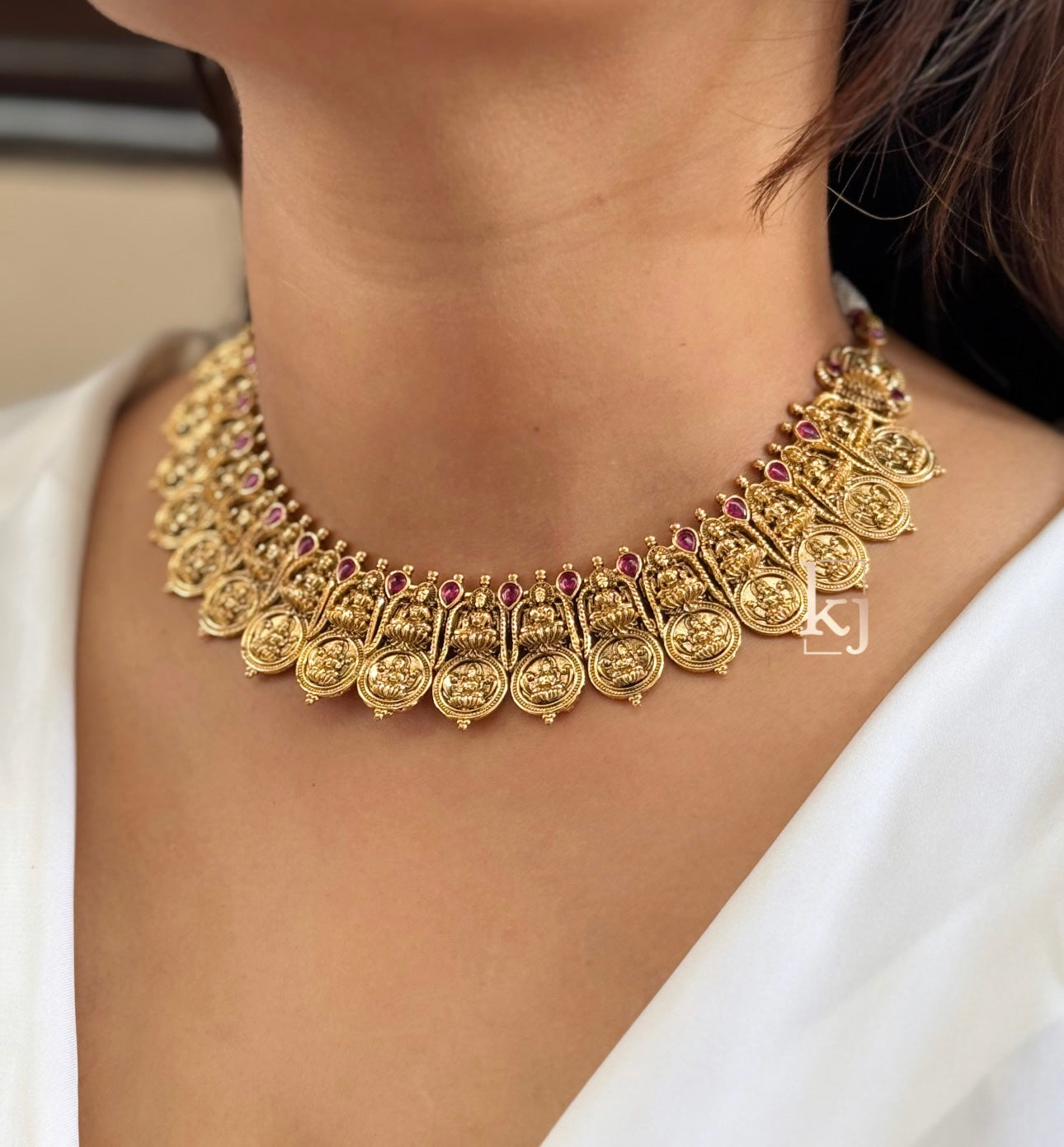 Nirvi necklace set