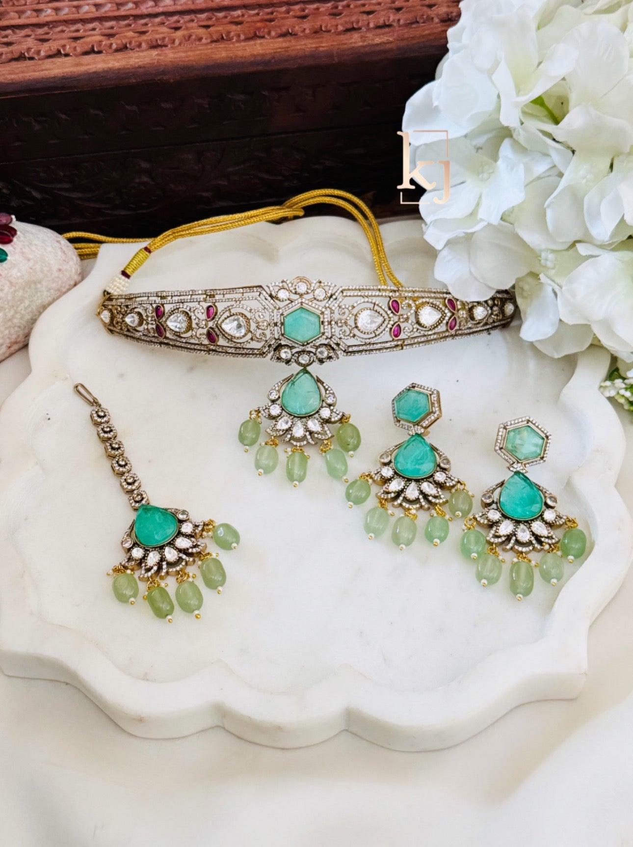 Miara choker set