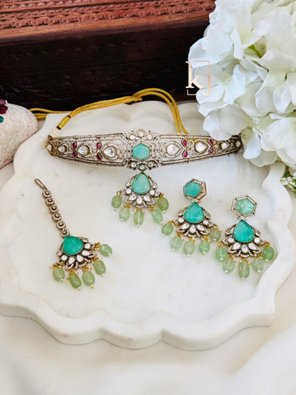 Miara choker set