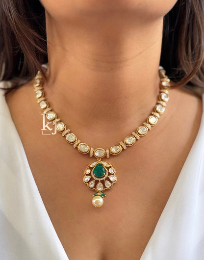 Kevi necklace set