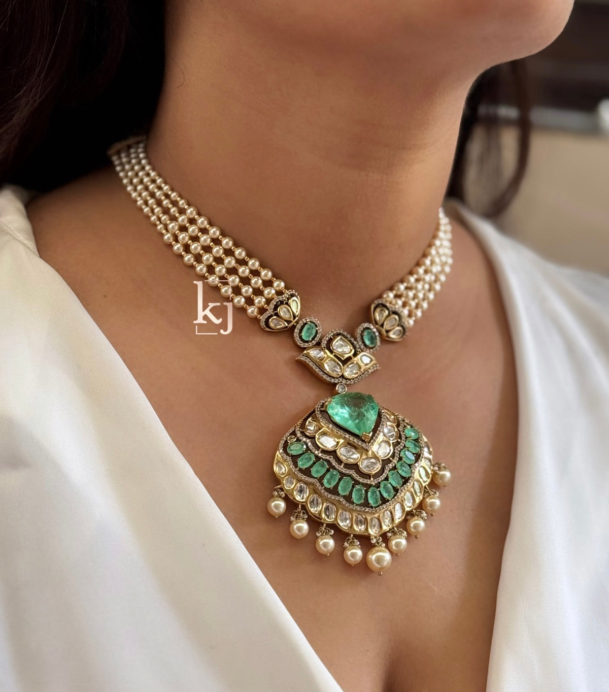 Nyara necklace set