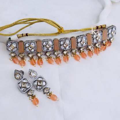 Vyan choker set
