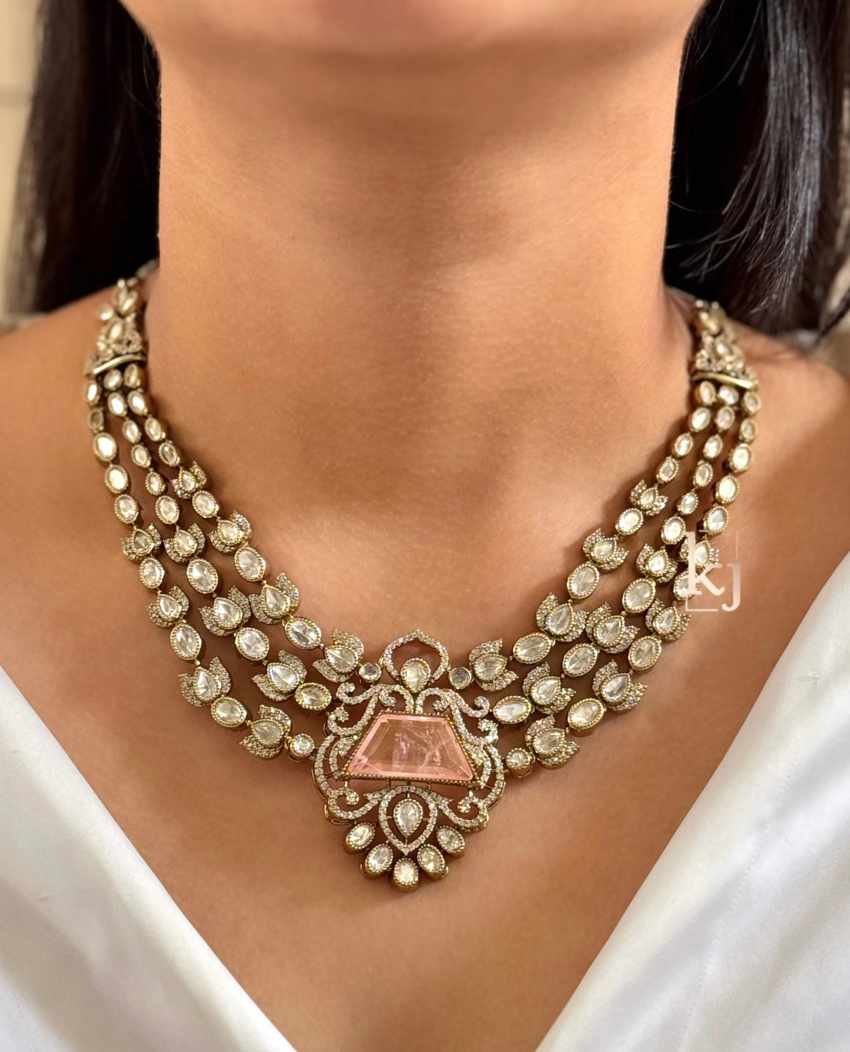 Uniaa necklace set