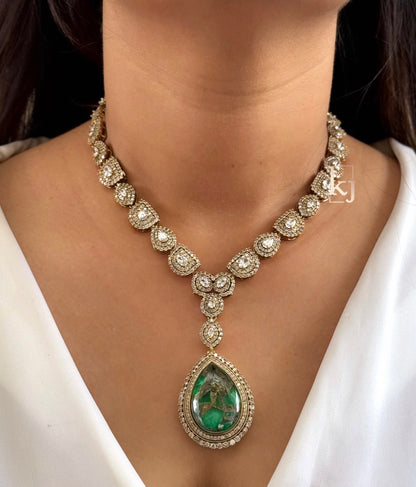 Callisto pendant set