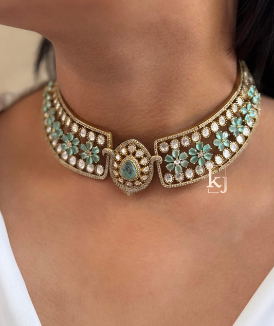 Neve choker set