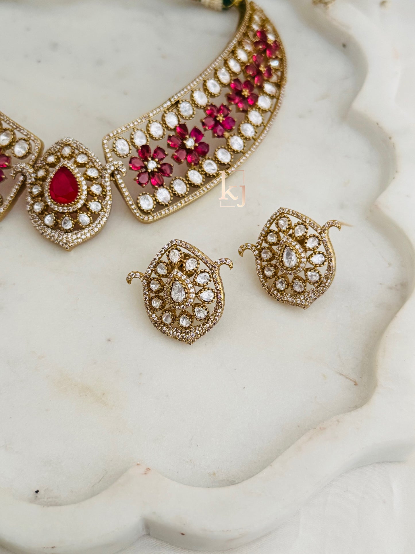 Neve choker set