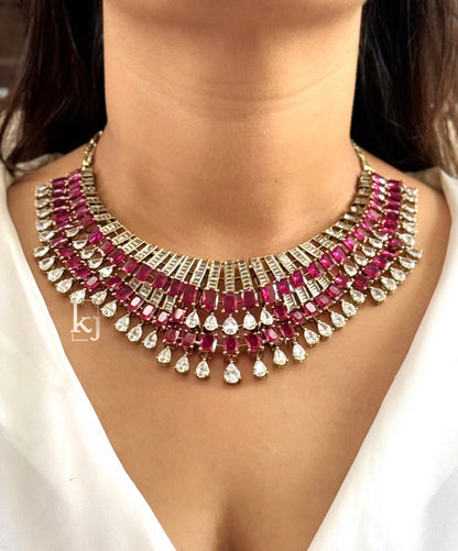 Gyun necklace set