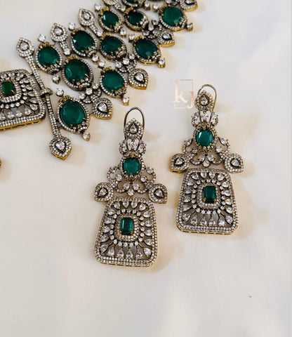 Fwan Necklace set