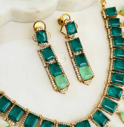 Leila necklace set
