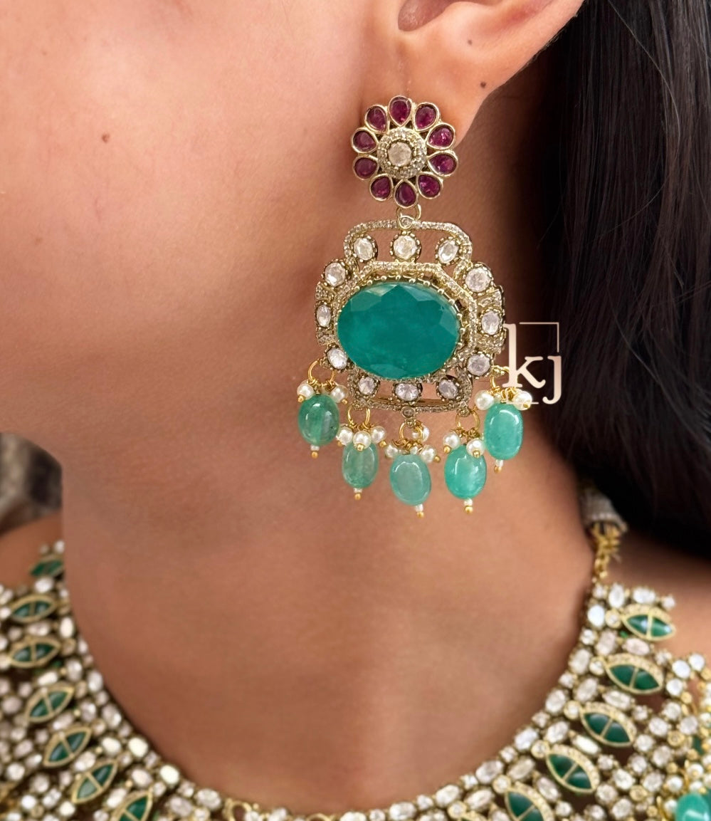 Eyun necklace set