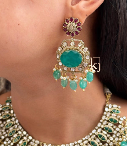 Eyun necklace set