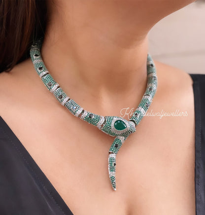 Abril Green Snake Necklace set