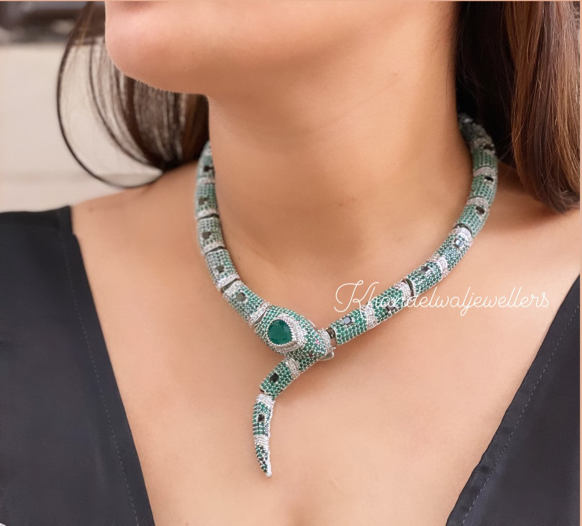 Abril Green Snake Necklace set