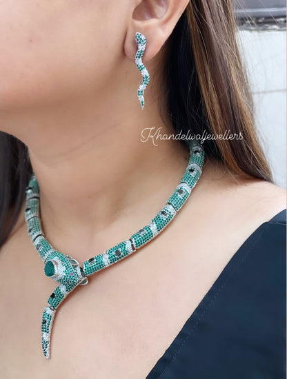 Abril Green Snake Necklace set