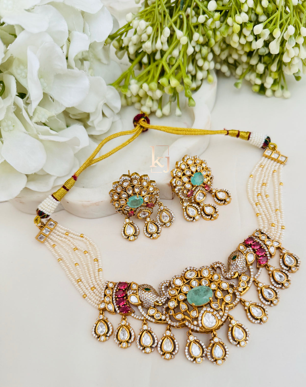 Nia choker set