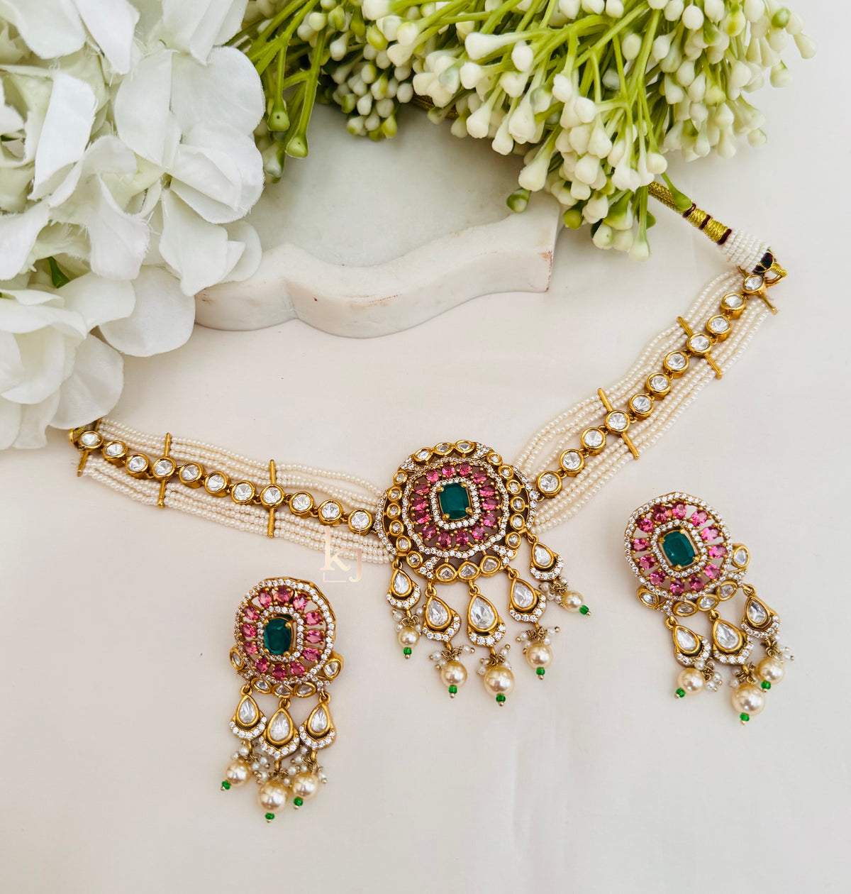 Emma choker set