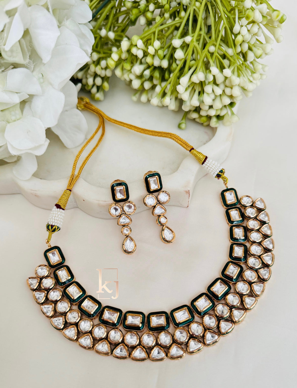 Nora choker set