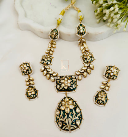 Stella necklace set