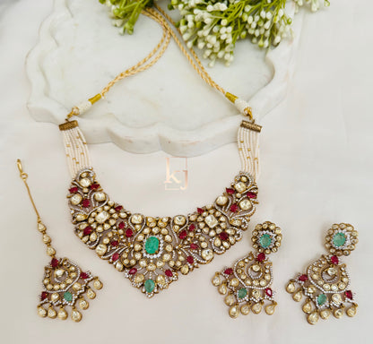 Calive necklace set