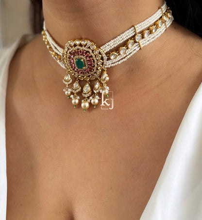 Emma choker set