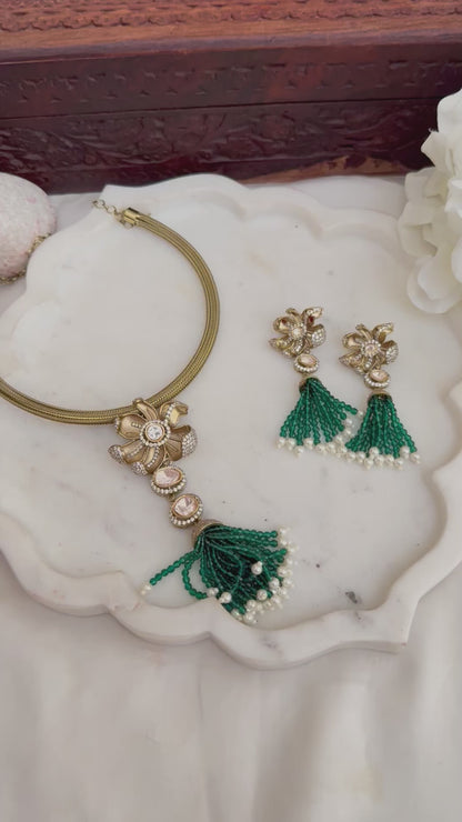 Aviva pendant set