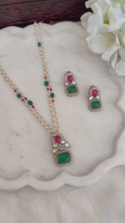 Elana pendant set