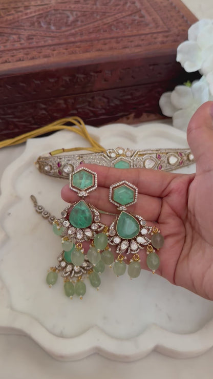 Miara choker set