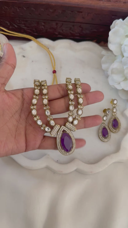 Enzi necklace set